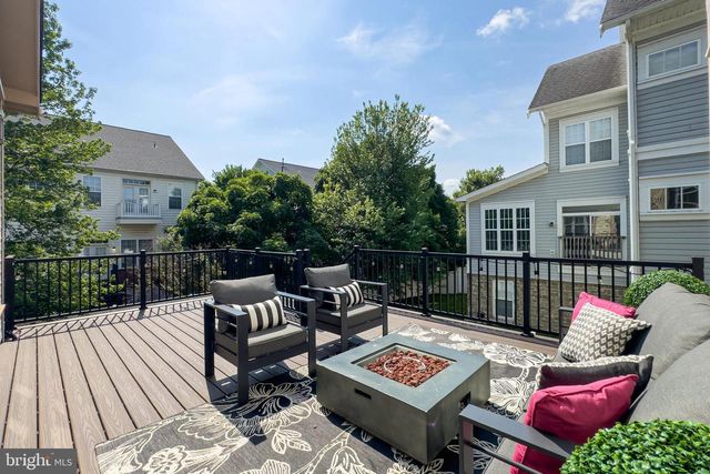 22810 COURTLAND PARK DR, Brambleton, VA 20148