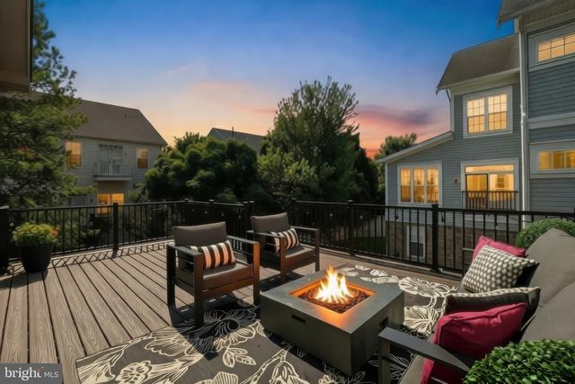 22810 COURTLAND PARK DR, Brambleton, VA 20148