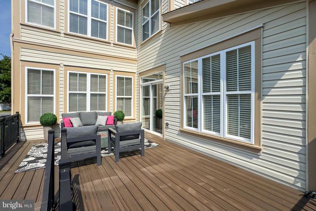 22810 COURTLAND PARK DR, Brambleton, VA 20148