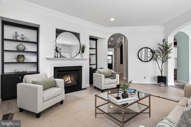 22810 COURTLAND PARK DR, Brambleton, VA 20148