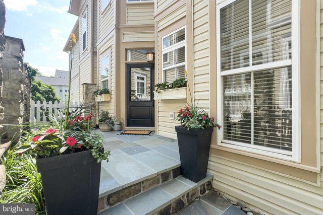22810 COURTLAND PARK DR, Brambleton, VA 20148