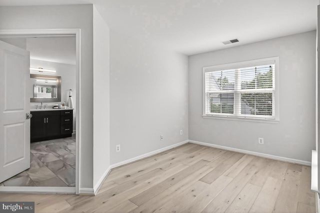 22810 COURTLAND PARK DR, Brambleton, VA 20148