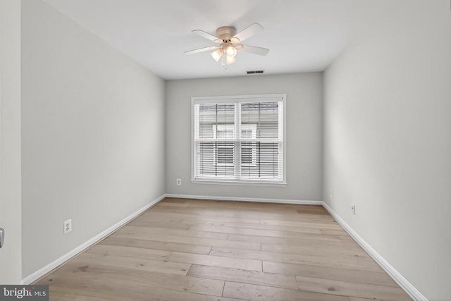 22810 COURTLAND PARK DR, Brambleton, VA 20148