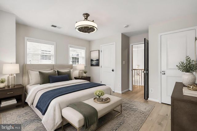 22810 COURTLAND PARK DR, Brambleton, VA 20148