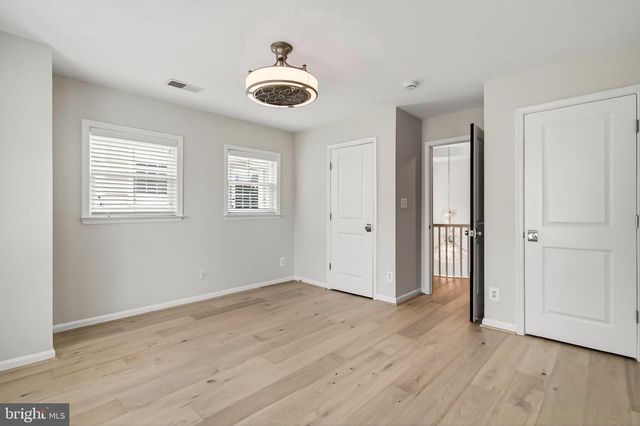 22810 COURTLAND PARK DR, Brambleton, VA 20148