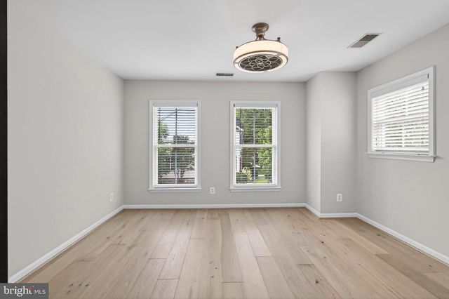 22810 COURTLAND PARK DR, Brambleton, VA 20148