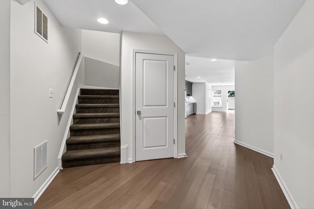 22810 COURTLAND PARK DR, Brambleton, VA 20148