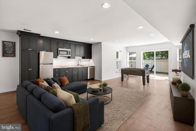 22810 COURTLAND PARK DR, Brambleton, VA 20148