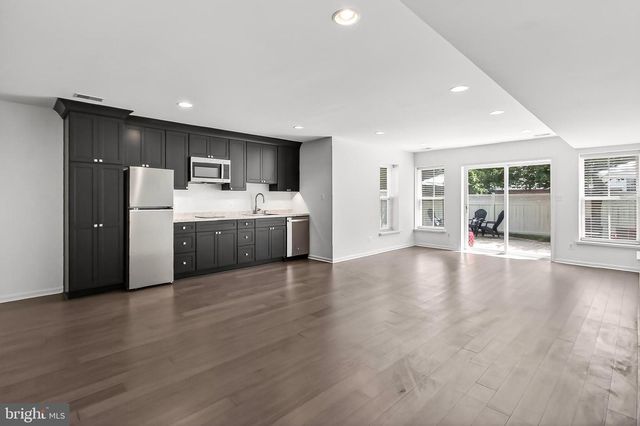 22810 COURTLAND PARK DR, Brambleton, VA 20148
