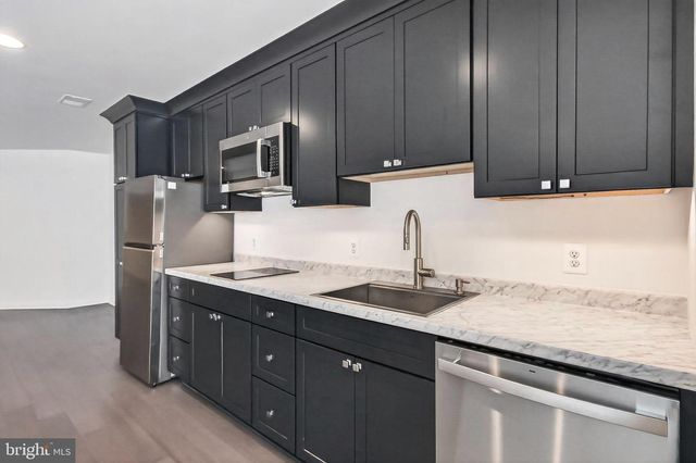 22810 COURTLAND PARK DR, Brambleton, VA 20148