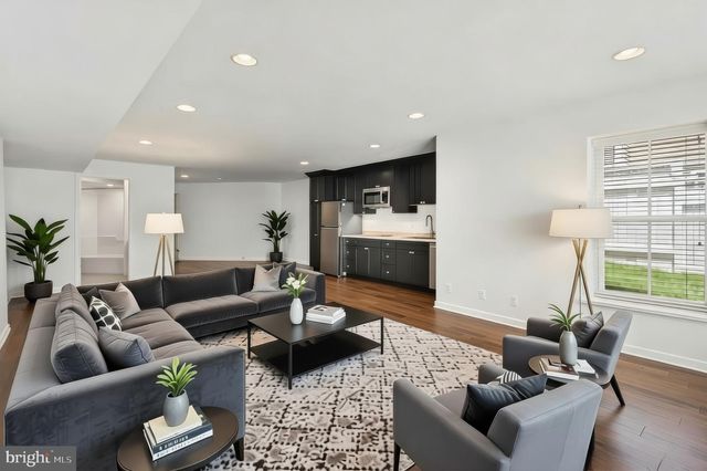 22810 COURTLAND PARK DR, Brambleton, VA 20148