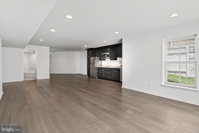 22810 COURTLAND PARK DR, Brambleton, VA 20148