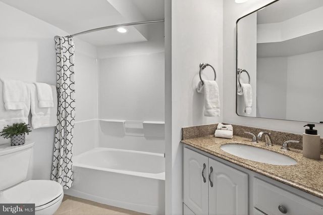 22810 COURTLAND PARK DR, Brambleton, VA 20148