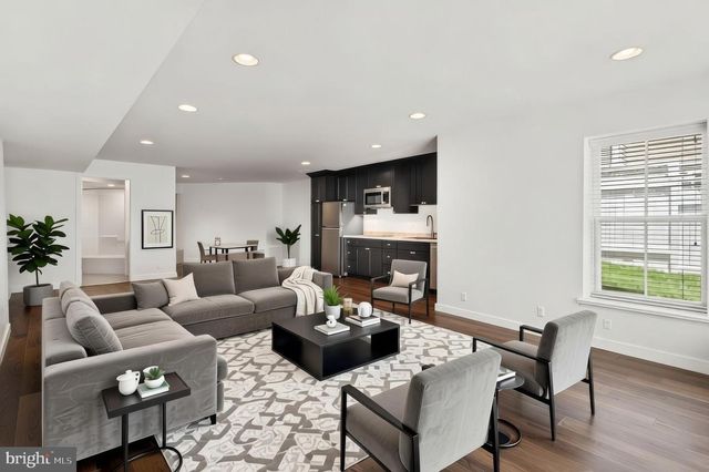 22810 COURTLAND PARK DR, Brambleton, VA 20148
