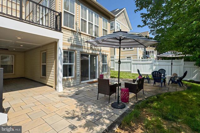 22810 COURTLAND PARK DR, Brambleton, VA 20148