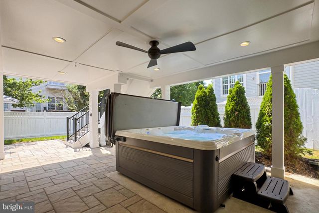22810 COURTLAND PARK DR, Brambleton, VA 20148