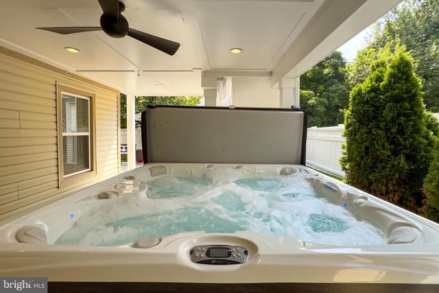 22810 COURTLAND PARK DR, Brambleton, VA 20148
