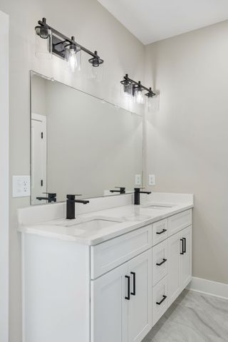 2109C W Summitt Ave, Nashville, TN 37218