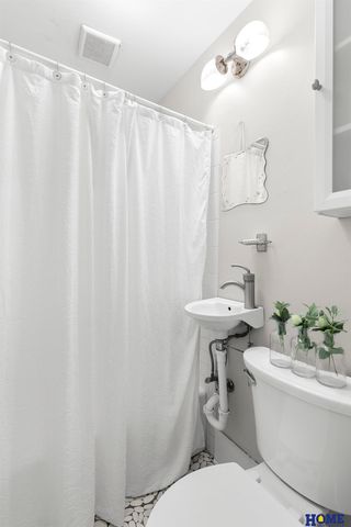 1727 D Street, Lincoln, NE 68502