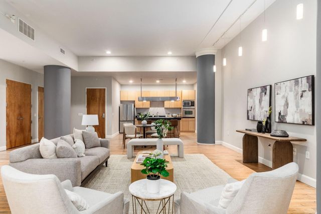 106 N High Street, 302, Columbus, OH 43215