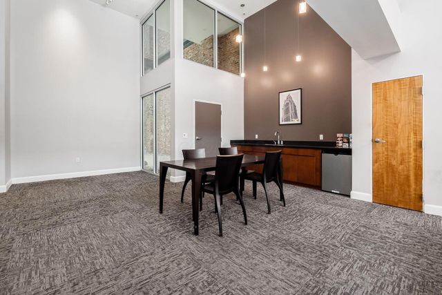 106 N High Street, 302, Columbus, OH 43215