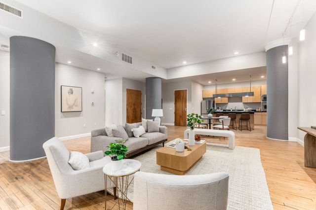 106 N High Street, 302, Columbus, OH 43215