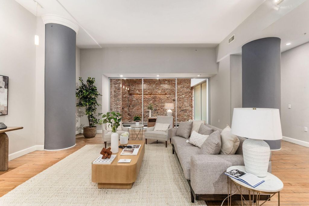 106 N High Street, 302, Columbus, OH 43215