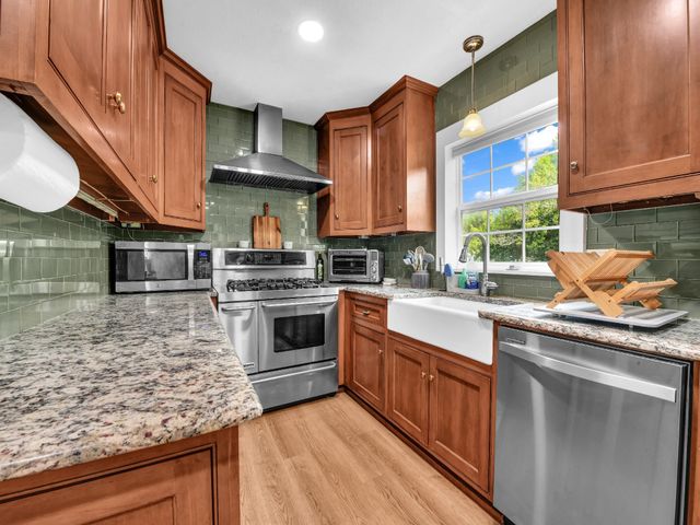 3921 Bryce Avenue, Fort Worth, TX 76107