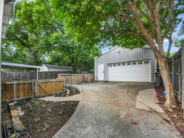 3921 Bryce Avenue, Fort Worth, TX 76107