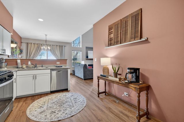 6923 Clearwater Drive CM04-2, Plainfield, IL 60586