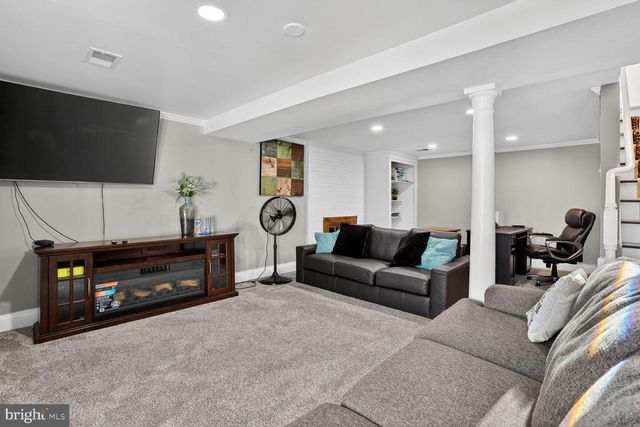 4854 LANGER LN, Woodbridge, VA 22193