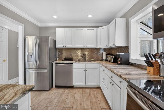 4854 LANGER LN, Woodbridge, VA 22193