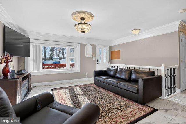 4854 LANGER LN, Woodbridge, VA 22193