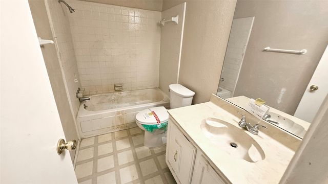 18 E Townhouse Lane 31, Grand Prairie, TX 75052