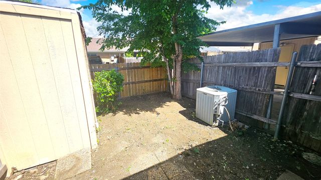 18 E Townhouse Lane 31, Grand Prairie, TX 75052