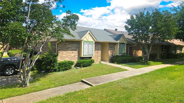 18 E Townhouse Lane 31, Grand Prairie, TX 75052
