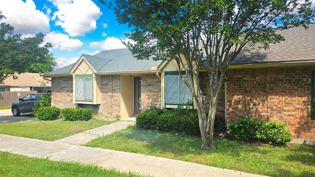18 E Townhouse Lane 31, Grand Prairie, TX 75052