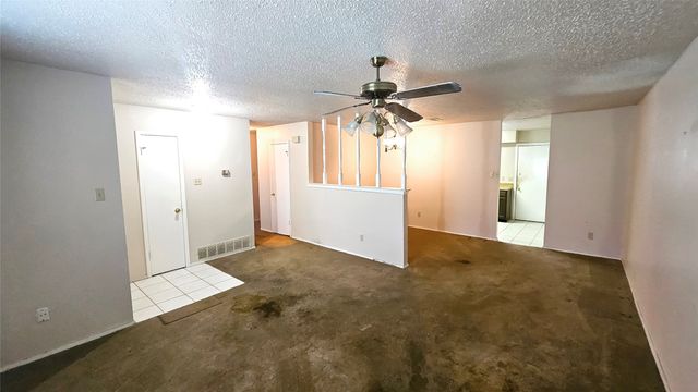 18 E Townhouse Lane 31, Grand Prairie, TX 75052
