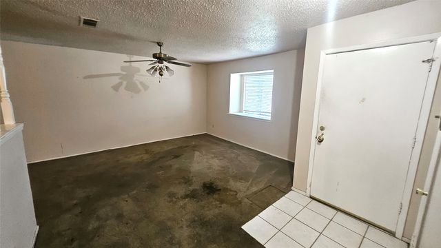 18 E Townhouse Lane 31, Grand Prairie, TX 75052