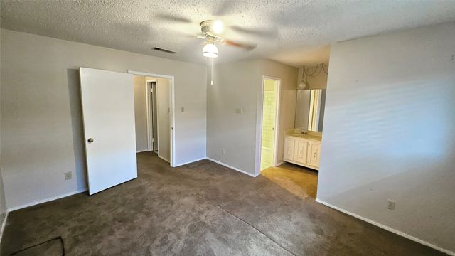 18 E Townhouse Lane 31, Grand Prairie, TX 75052