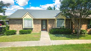 18 E Townhouse Lane 31, Grand Prairie, TX 75052