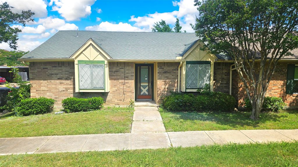 18 E Townhouse Lane 31, Grand Prairie, TX 75052