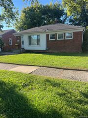 18450 Buckhannon Street, Roseville, MI 48066