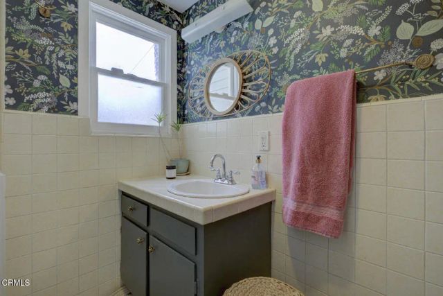 2330 Yosemite Drive, Eagle Rock, CA 90041