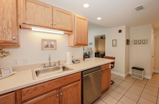 4 Crestview Cir Unit 119, Londonderry, NH 03053