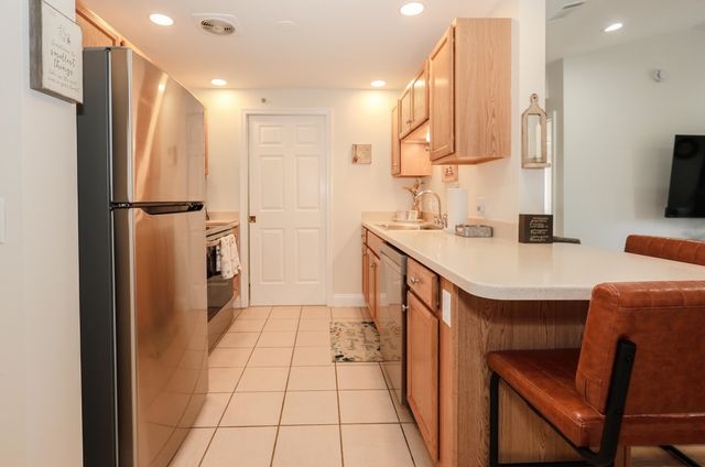 4 Crestview Cir Unit 119, Londonderry, NH 03053