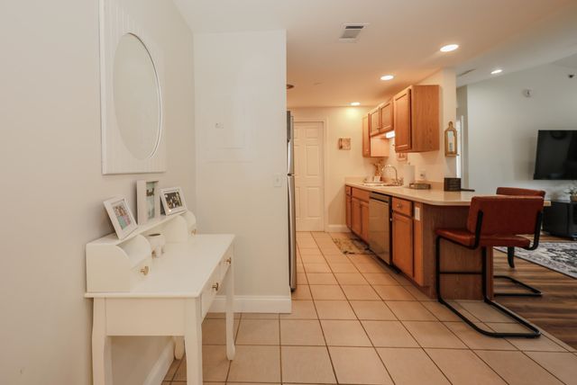 4 Crestview Cir Unit 119, Londonderry, NH 03053