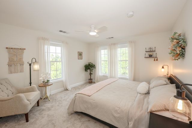 4 Crestview Cir Unit 119, Londonderry, NH 03053