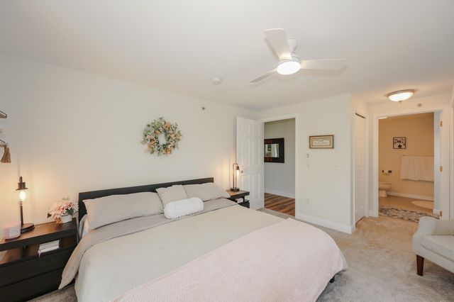 4 Crestview Cir Unit 119, Londonderry, NH 03053