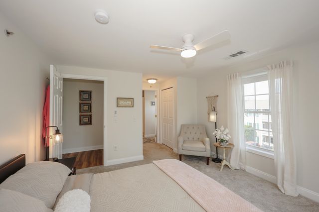4 Crestview Cir Unit 119, Londonderry, NH 03053